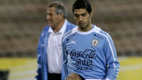Luis Suárez, delantero de Uruguay, confía en calificar al Mundial de Brasil