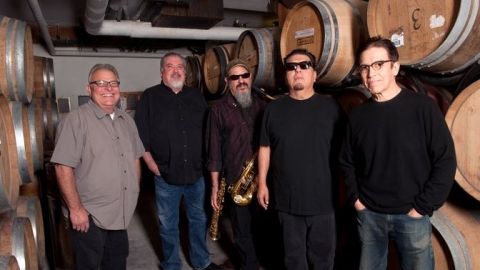 Varios son los eventos y especiales que celebrarán los 40 años de Los Lobos.