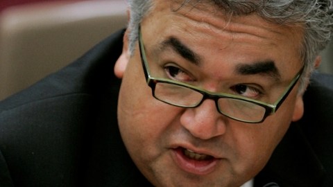 Ron Calderón enfrenta una investigación por parte del FBI.