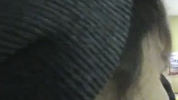 Carmen Lima, de 13 años (izq.) y Jennifer Martínez, de 16 (centro), confrontan al presidente de la Cámara de Representantes, John Boehner, en el restaurante Pete's Diner, en Washington DC.