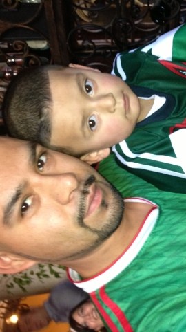 Adrián y su papá se pusieron la 'verde'.