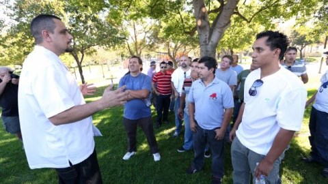 Camioneros de Total Transportation Services Inc. se reunieron para pedir a su empleador que reconozca sus derechos laborales.