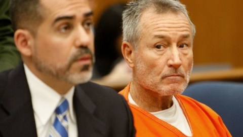 Max Berndt (d), exmaestro de la escuela primaria Miramonte acusado de abusar sexualmente de estudiantes, comparecerá ante la corte el viernes.