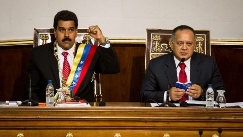 La ley habilitante requiere una última discusión para su aprobación final. En la foto, Maduro junto al presidente de la Asamblea Nacional venezolana, Diosdado Cabello.