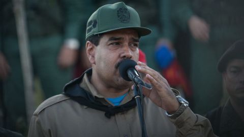 El mandatario ordenó la intervención de comercios de electrodomésticos.