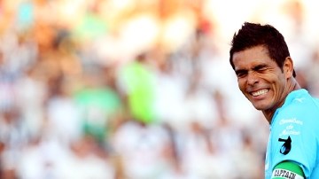 Oswaldo Sánchez va paso a paso.