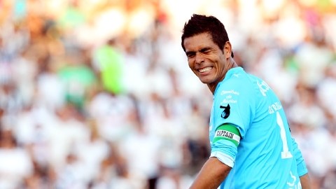 Oswaldo Sánchez va paso a paso.