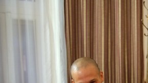 Residente (izq.) con Julian Assange, fundador de  WikiLeaks, en   junio de este año.