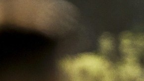 Los jugadores de la selección de fútbol portuguesa Cristiano Ronaldo (i) y Raul Meireles practican durante un entrenamiento del combinado internacional luso.