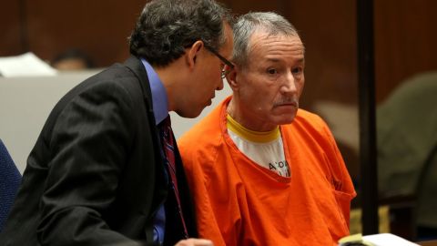 Mark Berndt, de 62 años, exmaestro de la escuela Miramonte recibió la sentencia después de aceptar voluntariamente no disputar los 23 cargos por abuso contra menores.