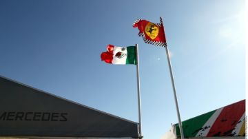En el Circuito de las Américas, la bandera de México ondeó con una estapa de mariguana al lado del águila.