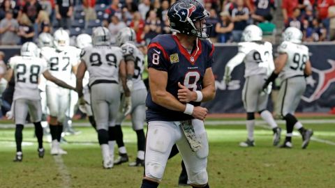 La decisión del entrenador en jefe, Gary Kubiak, de sacar al quarterback Case Keenum para darle otra oportunidad a Schaub no fue bien aceptada por la afición.