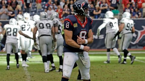 La decisión del entrenador en jefe, Gary Kubiak, de sacar al quarterback Case Keenum para darle otra oportunidad a Schaub no fue bien aceptada por la afición.