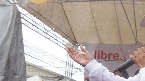 El triunfo de Xiomara Castro, esposa del derrocado ex presidente  Zelaya, despierta esperanzas entre los hondureños radicados en  Los Ángeles. (EFE)