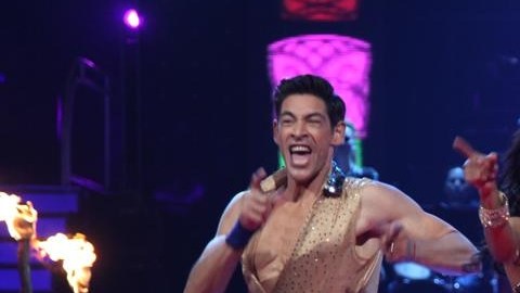 Johnny Lozada se unió al trío finalista del programa.