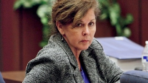 Angela Spaccia enfrenta 13 cargos por corrupción.
