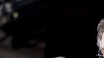 Al centro el congresista Joe García