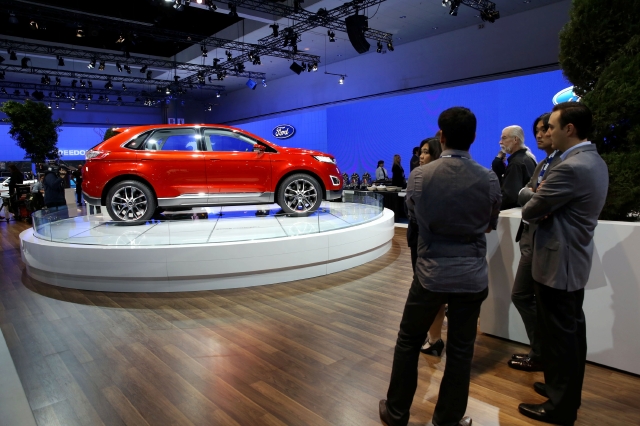 El nuevo Concept Edge de Ford es presentado en el pabellón de Ford en el LA Auto Show.