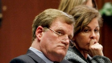 El abogado Harland Braun (izq) y su cliente, Angela Spaccia.