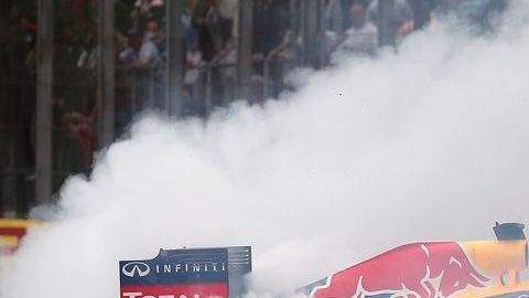 El festejo del alemán en la meta de Interlagos.