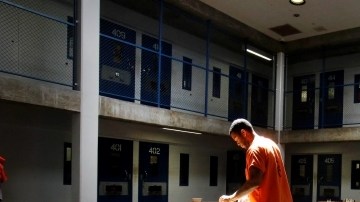 Algunos de los graduados del programa han conseguido empleos en empresas después de salir de prisión.