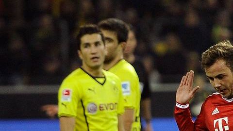 El ex jugador de Borussia Dortmund Mario Gotze parece decir "A mí ni me vean. Yo no fui".