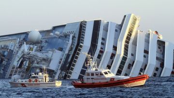 El crucero encalló el 13 de enero de 2012 frente a las cosas de la isla italiana de Il Giglio.