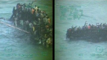 Fotograma de un video de la Guardia Costera de EEUU que muestra a una embarcación a unos 24 kilómetros al suroeste de Bahamas que naufragó al estar sobrecargada.