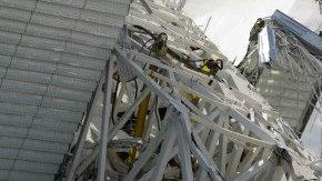 Tres personas murieron, tras colapsar una de las estructuras del estadio mundialista