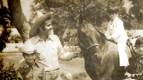 Vicente Fernández y Alejandro Fernández  (a caballo) en una foto de archivo.