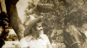 Vicente Fernández y Alejandro Fernández  (a caballo) en una foto de archivo.
