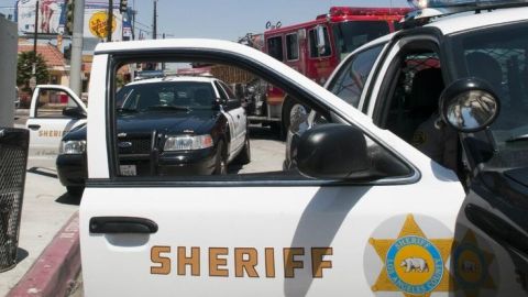 Un oficial de policía fue baleado en el enfrentamiento con un hombre armado en Inglewood ocurrido el miércoles.