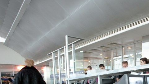 Son miles los pasajeros que han perdido productos por olvidar las restricciones actuales.