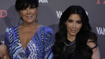 Kris Jenner (izqda) lloró al ver el video de Kim Kardashian (drcha) con Kanye West y aseguró que ha destruido su credibilidad.