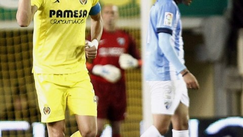 Bruno Soriano celebra tras marcar ante el Málaga.