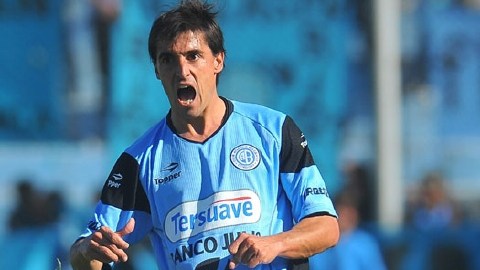 Guillermo Farré celebrA su gol   ante el Arsenal.