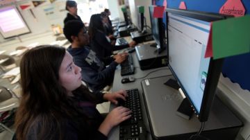 Según expertos, los estudiantes deben recibir desde pequeños clases de  informática, ya que muchos trabajos en el futuro dependerán de estos conocimientos.