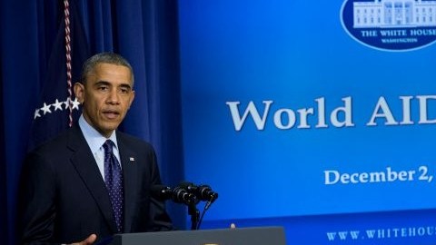 El presidente Barack Obama habla durante el evento del Día Mundial del SIDA.