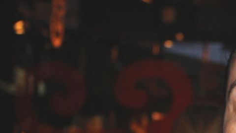 María Hernández sobrevive ganando $8 por hora como niñera.