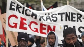 Manifestación en apoyo a los llamados 'refugiados de Lampedusa' para que se les permita quedarse,  en Hamburgo, Alemania.