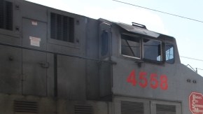 Un grupo de migrantes centroamericanos cuando se encontraban varados en Tultitlán, México, luego de que 'La Bestia' descarrilara.