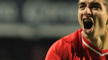 Isaac Brizuela, del Toluca, celebra su gol sobre el América en el juego de ida de las semifinales disputado en el Estadio Nemesio Díez.