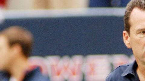 Gary Kubiak se dio cuenta que no seguiría con el equipo el viernes por la mañana y luego de que fue informado de su destitución, abandonó las instalaciones del Reliant Park sin dar comentario alguno.