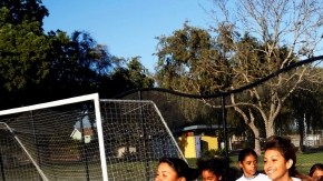 El programa 'Watts Unido' de People for Parks  integra equipos de fútbol con chicos de 10 a 14 años que puedan estar en riesgo de entrar a pandillas.