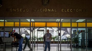 Vista general de la entrada al Consejo Nacional Electoral de Venezuela (CNE),