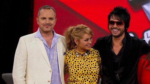 De izq. a der., Miguel Bosé, Paulina Rubio, Beto Cuevas y Jenni, promocionando la segunda temporada del reality.