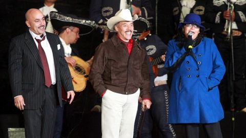 El público estalló en júbilo cuando el “Toro del Corrido” pisó el escenario del recinto regiomontano.