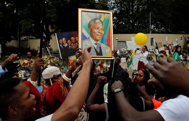 Miles de sudafricanos seguirán en las calles  las ceremonias en honor a Nelson Mandela.