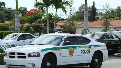 Los tres policías heridos de bala fueron trasladados de emergencia al hospital Jackson Memorial de Miami.