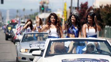 Reinas de belleza participan en el Desfile Salvadoreño de Los Angeles. En esta ciudad de California vive la mayor comunidad de inmigrantes de El Salvador en todo EEUU.